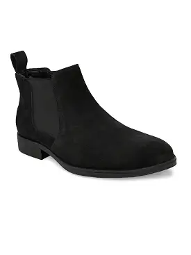 Robust Black Boots