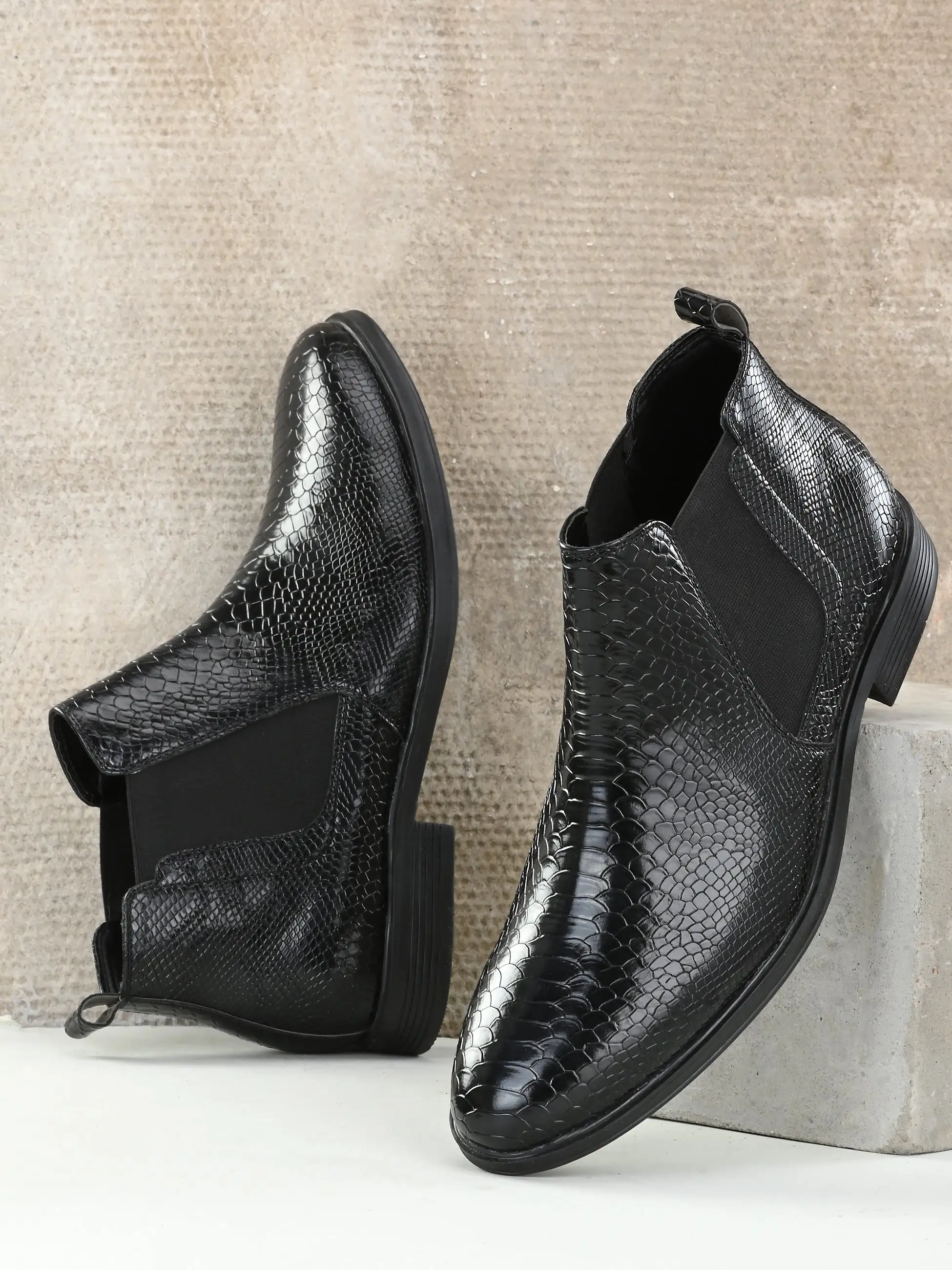 Virtus Black Chelsea Boots